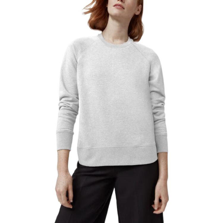 Lookbook (W) 캐나다구스 머스코카 FW22 그레이 크루넥 스웨트셔츠 심플 로고 패치. 7400L-1342