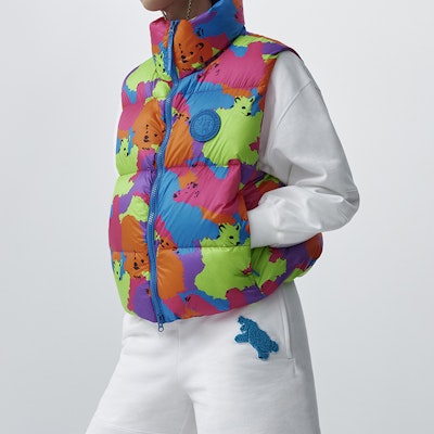 (Women) Canada Goose x Paola Pivi SS23 Cartoon Print Logo Down Vest. 1100WPB1-1636 Sizing (Women) Canada Goose x Paola Pivi SS23 Cartoon Print Logo Down Vest. 1100WPB1-1636
