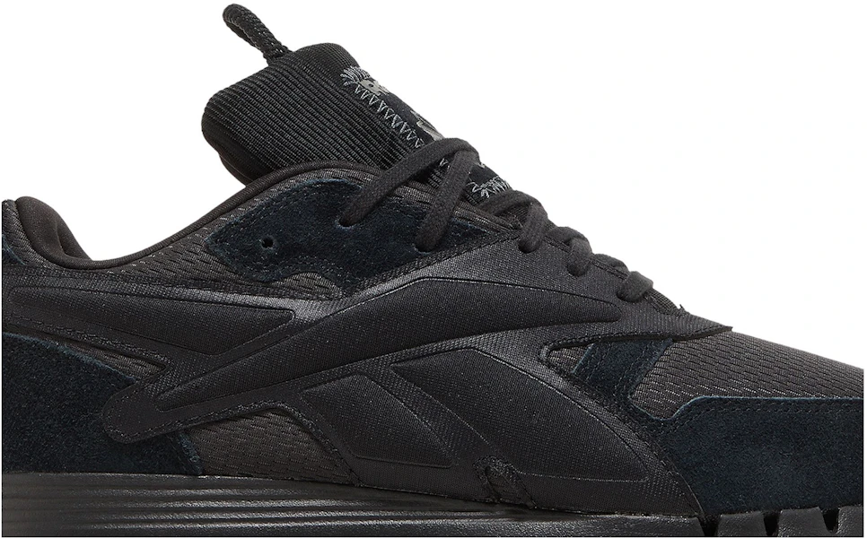 (W) Cardi B x Reebok Classic Leather V2 ''Nero Core'' GY1942 Lookbook (W) Cardi B x Reebok Classic Leather V2 ''Nero Core'' GY1942