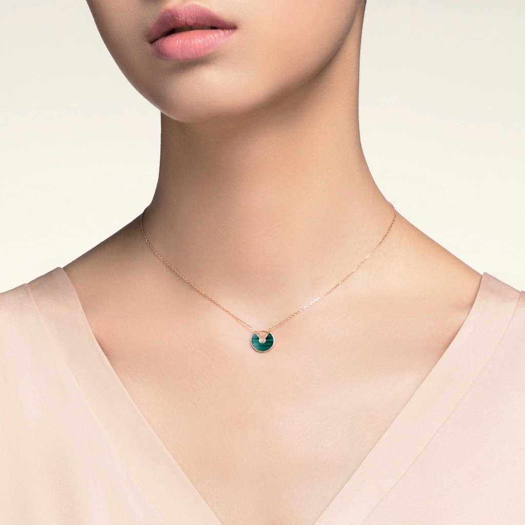 Sizing (W) 까르띠에 아뮬렛 드 그린 펜던트 목걸이 로즈 골드 18K 여성용. B7224550
