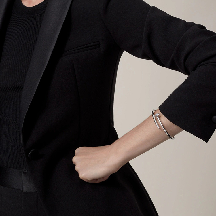 Sizing (W) 卡地亞Juste un Clou白金鑽石手鐲18K女用版。 B6048717