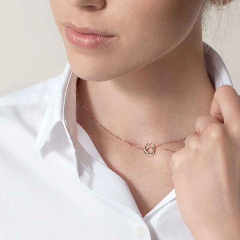 Sizing (W) 까르띠에 트리니티 목걸이, 18K 화이트/골드/로즈 골드 트리플 체인 여성용. B7218200