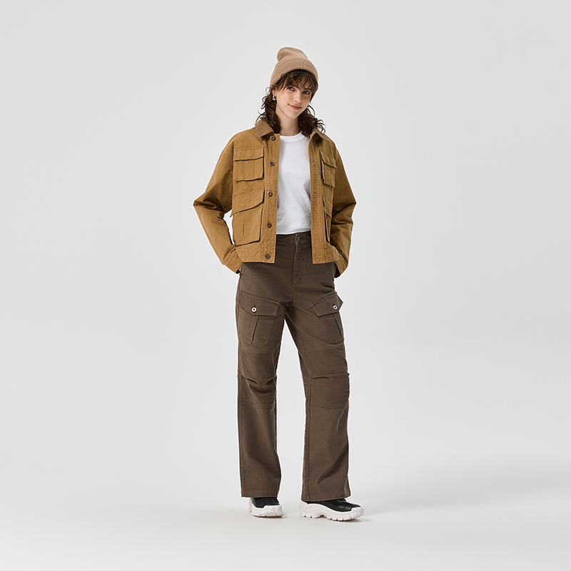 Details for (W) Chaqueta Casual CAT FW24 Retro Workwear Confort en Caqui Oscuro. CN3JAU4W121