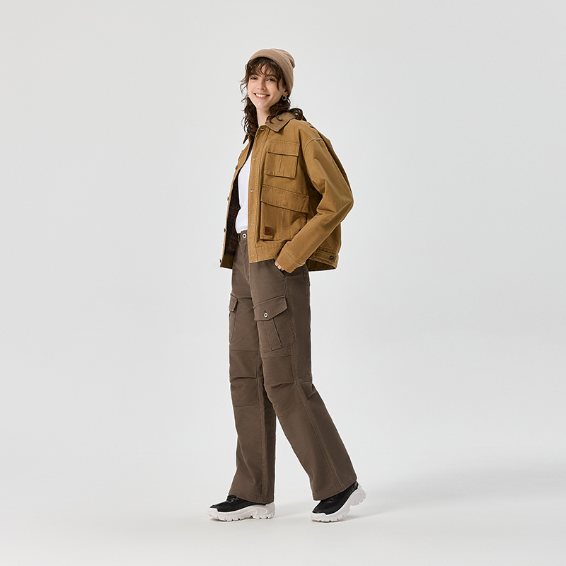 Sizing (W) Chaqueta Casual CAT FW24 Retro Workwear Confort en Caqui Oscuro. CN3JAU4W121