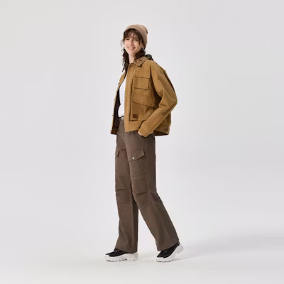 (W) Chaqueta Casual CAT FW24 Retro Workwear Confort en Caqui Oscuro. CN3JAU4W121 Sizing (W) Chaqueta Casual CAT FW24 Retro Workwear Confort en Caqui Oscuro. CN3JAU4W121