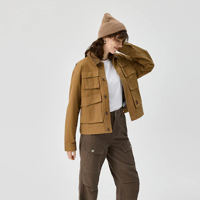 (W) Chaqueta Casual CAT FW24 Retro Workwear Confort en Caqui Oscuro. CN3JAU4W121 2
