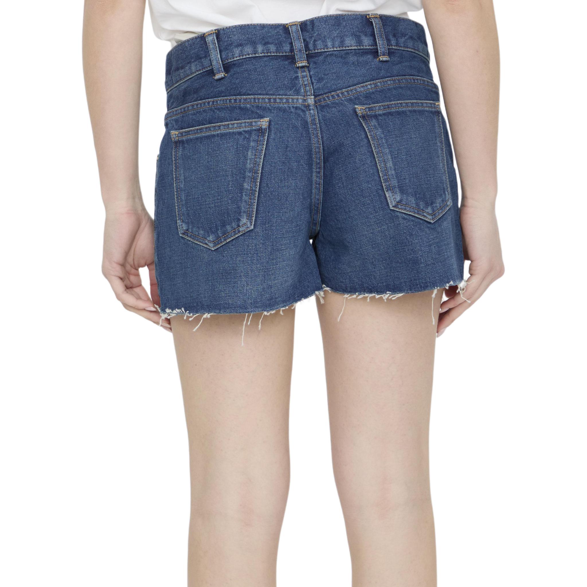 Shop (W) CELINE Pantalones Cortos Azul Slim Fit con Botones y Pliegues de Denim. 2N53A365M07DU