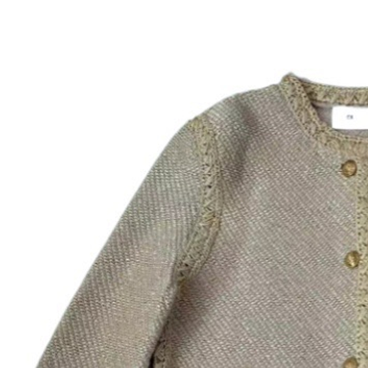 Lookbook (W) CELINE 休閒長袖卡其色扣式外套。 2AE51920T-03NA