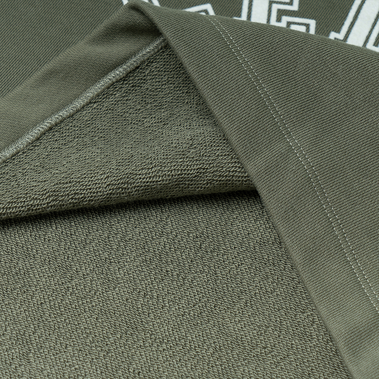 Shop (W) CELINE Baju-T Hijau Cropped dengan Logo Cetak Lengan Pendek. 2Y19A670Q-02MJ