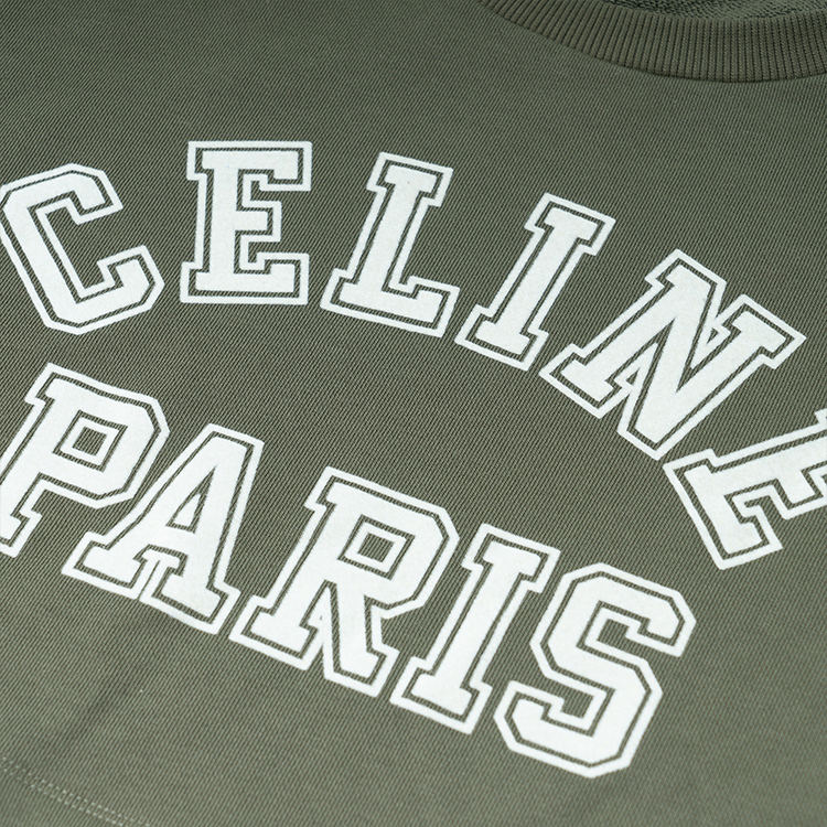 Sizing (W) CELINE Baju-T Hijau Cropped dengan Logo Cetak Lengan Pendek. 2Y19A670Q-02MJ