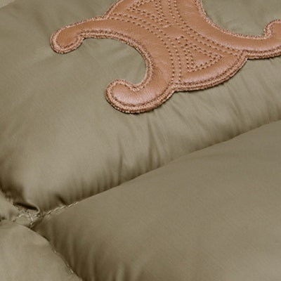 (W) CELINE 實心刺繡Logo單排扣無袖背心 2W987906V-02KK 2