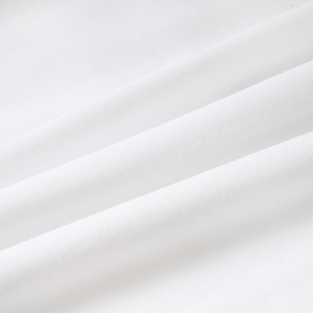 Sizing (W) Camiseta Blanca CELINE con Estampado de Letras Cuello Redondo SS23. 2X774671Q01MA