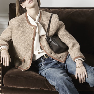 (W) CELINE FW22 Jaket Logo Single-Breasted Tweed Coklat. 2V42J576R-03NE Purchase (W) CELINE FW22 Jaket Logo Single-Breasted Tweed Coklat. 2V42J576R-03NE