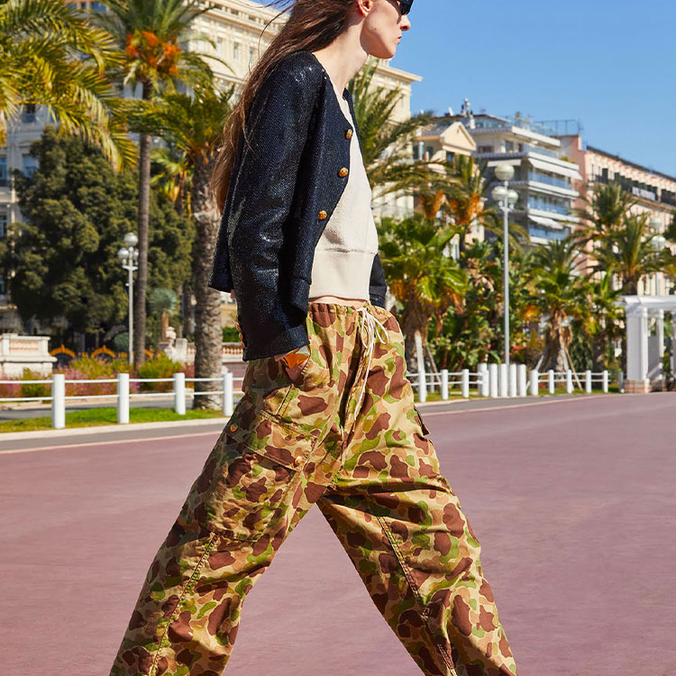 Shop (W) CELINE FW22 Pullover Sweatshirt Warna Vanilla Kapas Crewneck 2Y758953Q-01VA