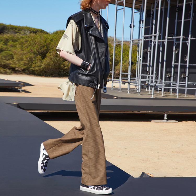 Shop (W) CELINE FW22 Celana Wanita Coklat High-Waist Flared Straight Plaid. 2P613871H-38MT