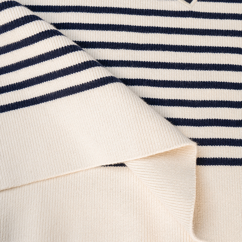 Details for (W) CELINE FW22 Suéter Tejido A Rayas Cuello Redondo Corto Azul Marino. 2A95Z384N-01CN