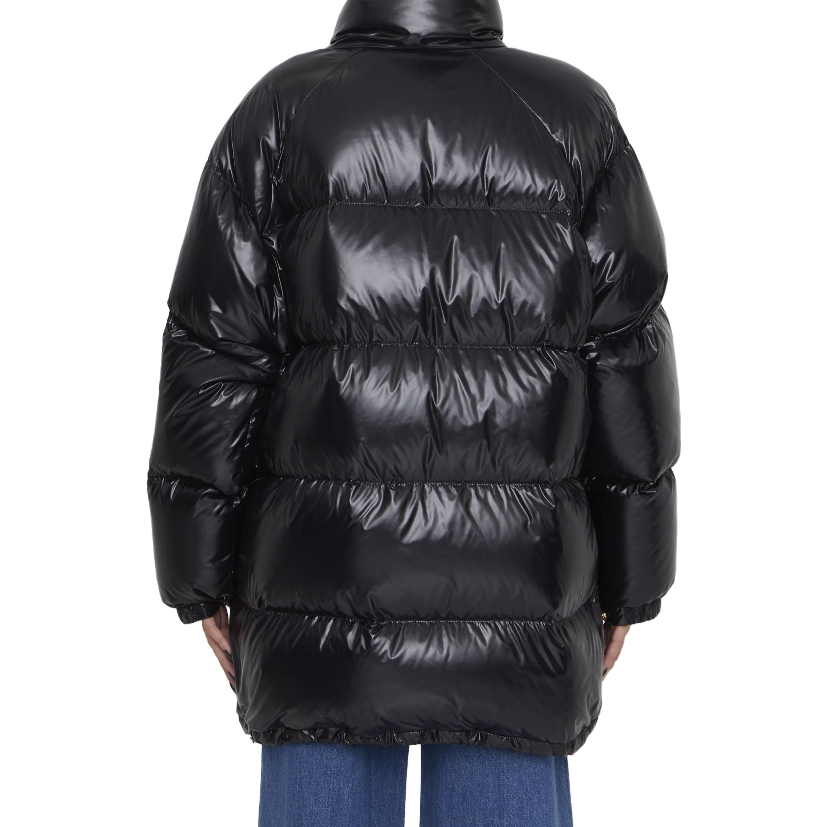 Shop (W) CELINE FW23 Jaket Puffer Logo Ritsleting Leher Tinggi Hitam. 2W660595K-38NO