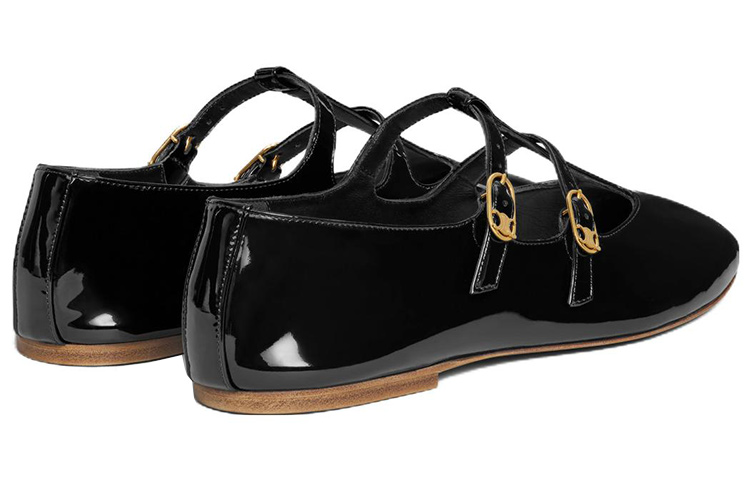 Shop Celine 賽琳 漆皮 時尚搭扣 休閒單鞋 0.5公分 女款 黑色