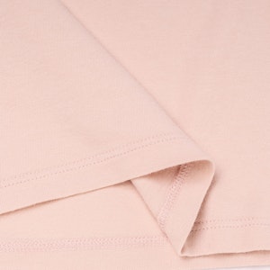 (W) CELINE 粉色字母Logo印花圆领T恤。 2X586114L-24BU Purchase (W) CELINE 粉色字母Logo印花圆领T恤。 2X586114L-24BU