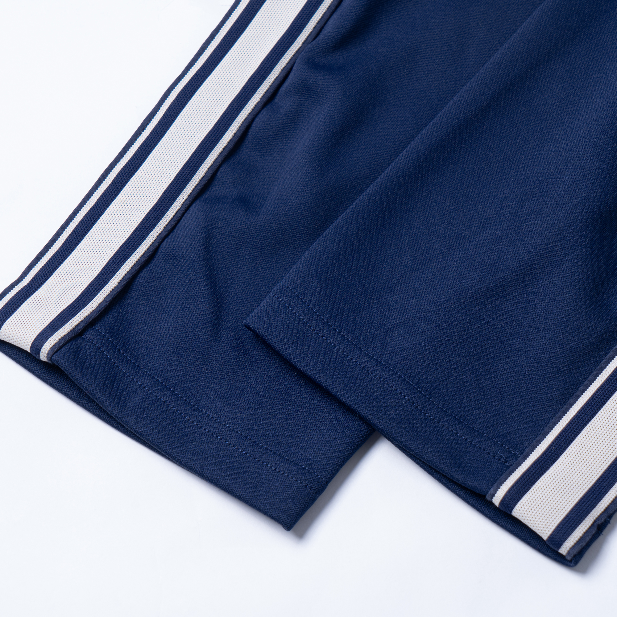 Shop (W) 셀린느 SS22 투톤 양면 니트 트랙 팬츠 블루. 2Z130121O-07OW