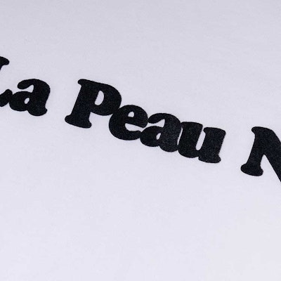 (W) CELINE SS22 Kaos Wanita Putih Print Huruf Crewneck Kasual. 2X886671Q-01EA Details for (W) CELINE SS22 Kaos Wanita Putih Print Huruf Crewneck Kasual. 2X886671Q-01EA