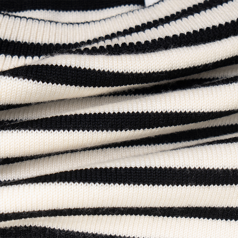 Details for (W) セリーヌ SS23 ストライプ柄ニットチューブトップ ブラック 2AI46212L-01CB