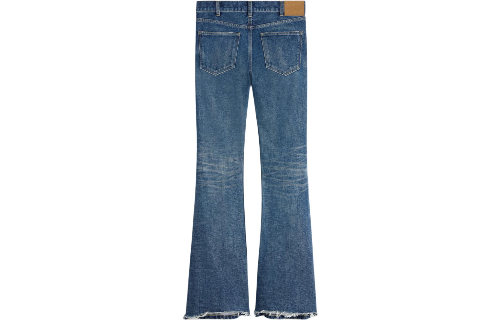 Lookbook (W) CELINE SS24 Jeans Wanita Biru Low-Rise Flare Washed Denim dengan Raw Hem. 2N06B365M-07DU