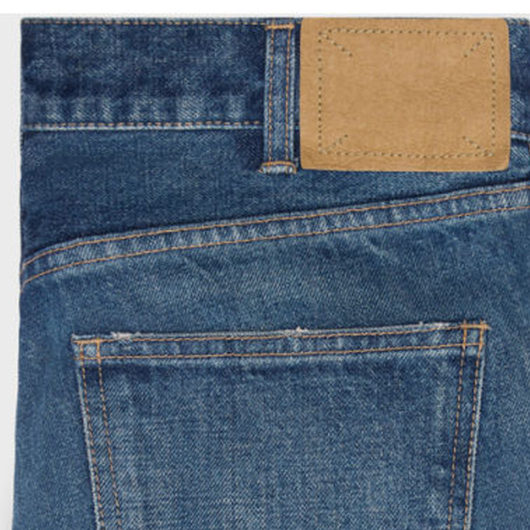 Purchase (W) CELINE SS24 Jeans Wanita Biru Low-Rise Flare Washed Denim dengan Raw Hem. 2N06B365M-07DU