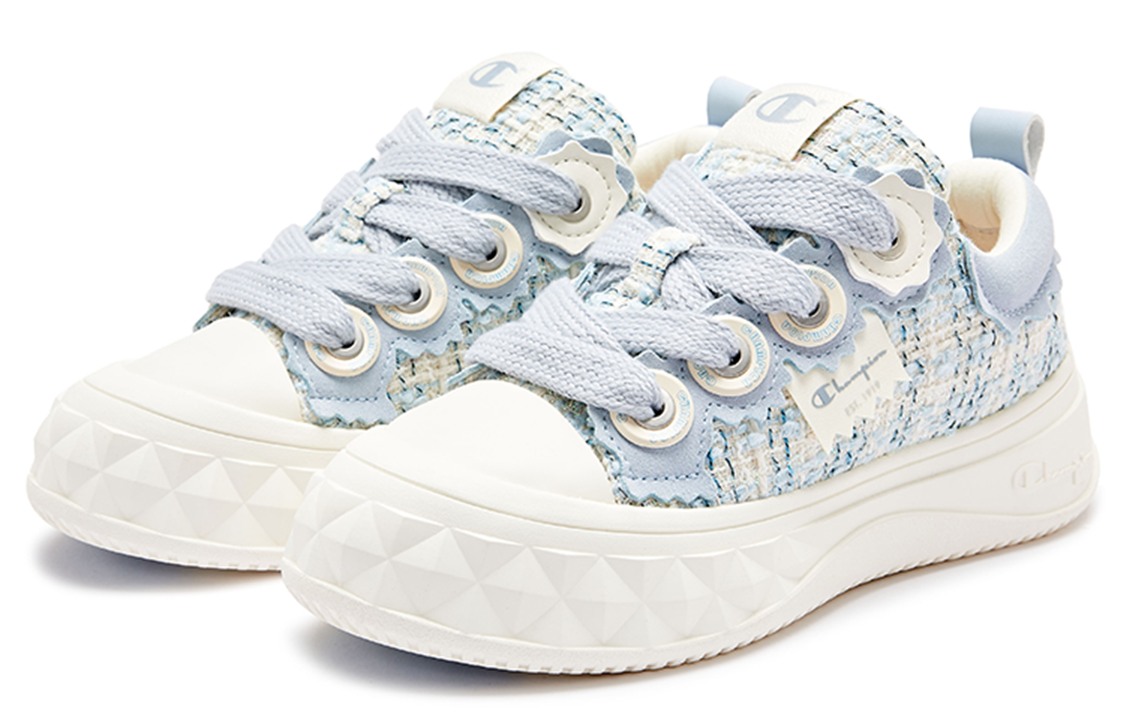 Lookbook (W) Champion Essentials Low ''Azzurro Chiaro'' U3DFCKW03M2