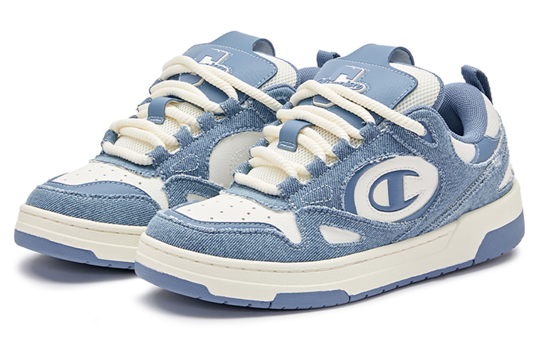 Lookbook (W) Champion Essentials Low ''Lichtblauw Colorblock'' Sneakers U3DFCTW02M2