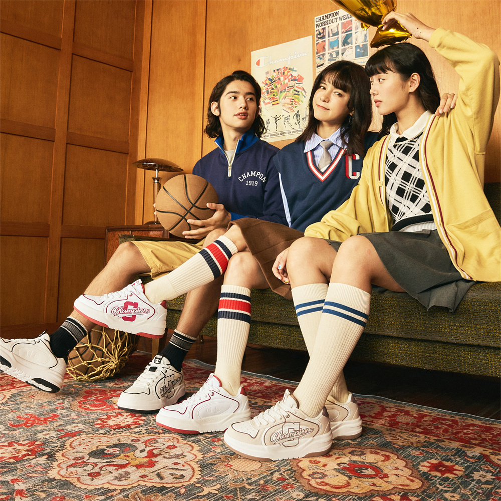 Sizing (W) Champion Essentials Varsity 1 Low ''Rouge Équipe'' U3CFCTW10L1