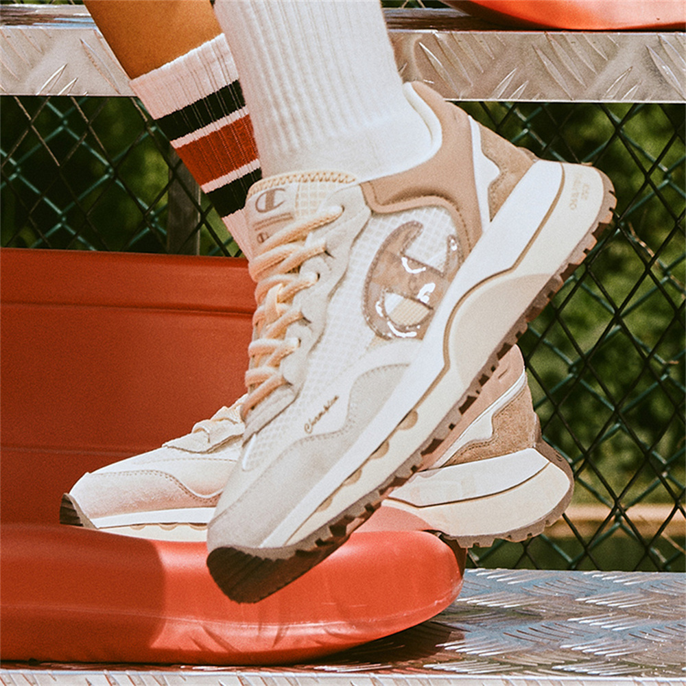 Sizing (W) 冠军复古运动LuxRunner 1 '浅卡其' U3CFCRW02F2