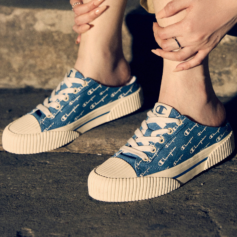 Details for (W) Champion Rochester Mono ''Denim Blauw Logo'' U2BFCVW06M1