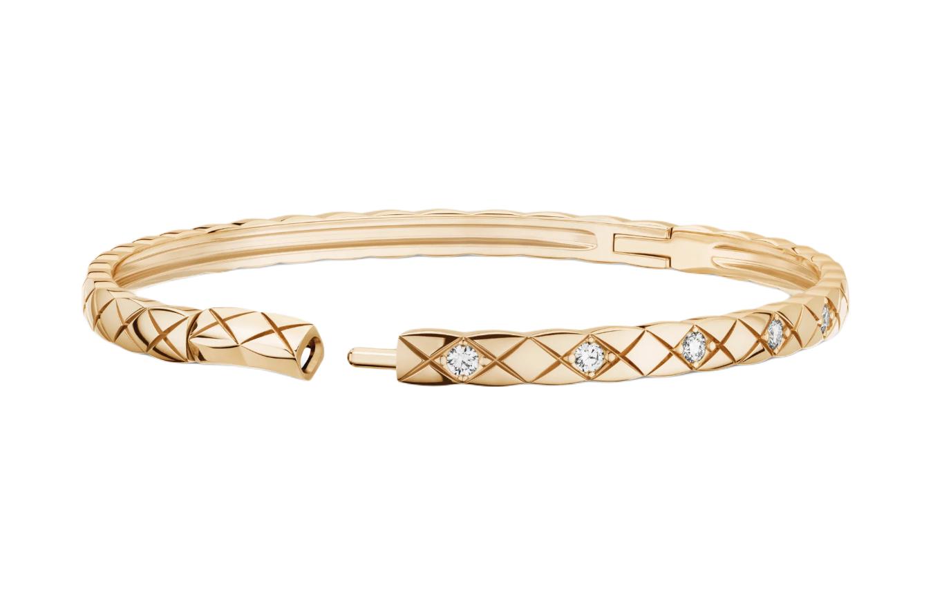 Lookbook (W) CHANEL Gelang Quilted Berlian Emas 18K - SS24 Emas Mewah. J12326