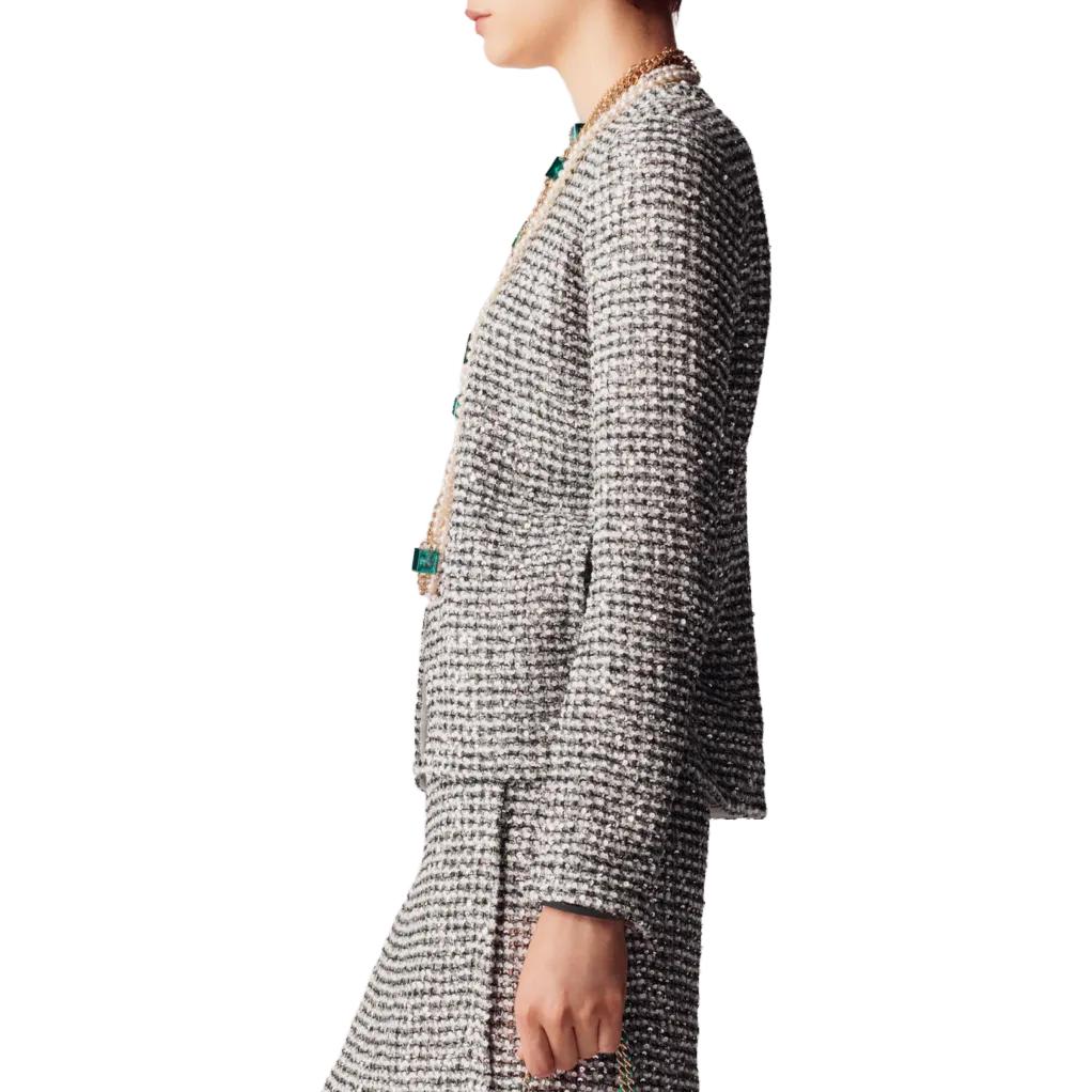 Shop (W) CHANEL 2023春夏銀色粗花呢釦式女款開襟外套。 P74404-V46710-MG230