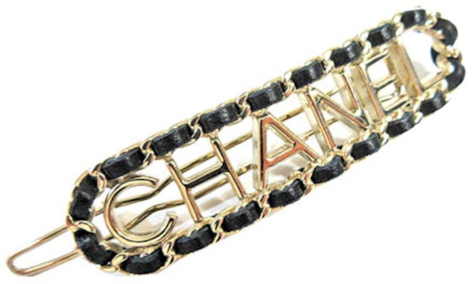 (W) 샤넬 22C 램스킨 빈티지 레터 체인 헤어 클립 액세서리 AB3095-B02096-N5742 Lookbook (W) 샤넬 22C 램스킨 빈티지 레터 체인 헤어 클립 액세서리 AB3095-B02096-N5742