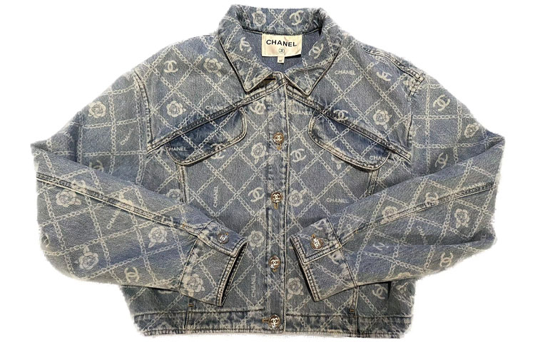 Shop (W) CHANEL Jaket Denim Kasual Wanita Logo Printed Musim Semi Panas 23A 2023 P75284-V66954-94305
