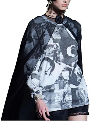 (Women) CHANEL 23 Spring/Summer Graphic Print Long Sleeve T-Shirt Black. P74802-K10742-NN550 Lookbook (Women) CHANEL 23 Spring/Summer Graphic Print Long Sleeve T-Shirt Black. P74802-K10742-NN550