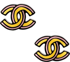 (Women) CHANEL 23A Pink Resin Classic Double C Logo Hand-Drawn Cartoon Earrings Women. ABB379-B13569-NQ133 (Women) CHANEL 23A Pink Resin Classic Double C Logo Hand-Drawn Cartoon Earrings Women. ABB379-B13569-NQ133