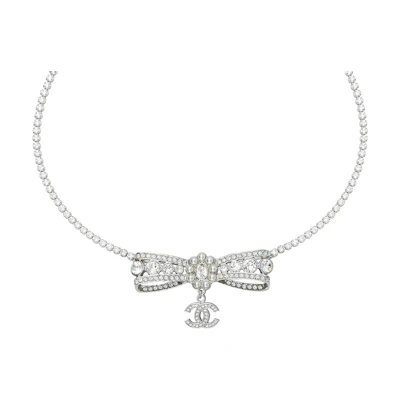 (Women) CHANEL 23A Rhinestone Butterfly Bow Pendant Necklace for Women. ABB038-B13050-N0877