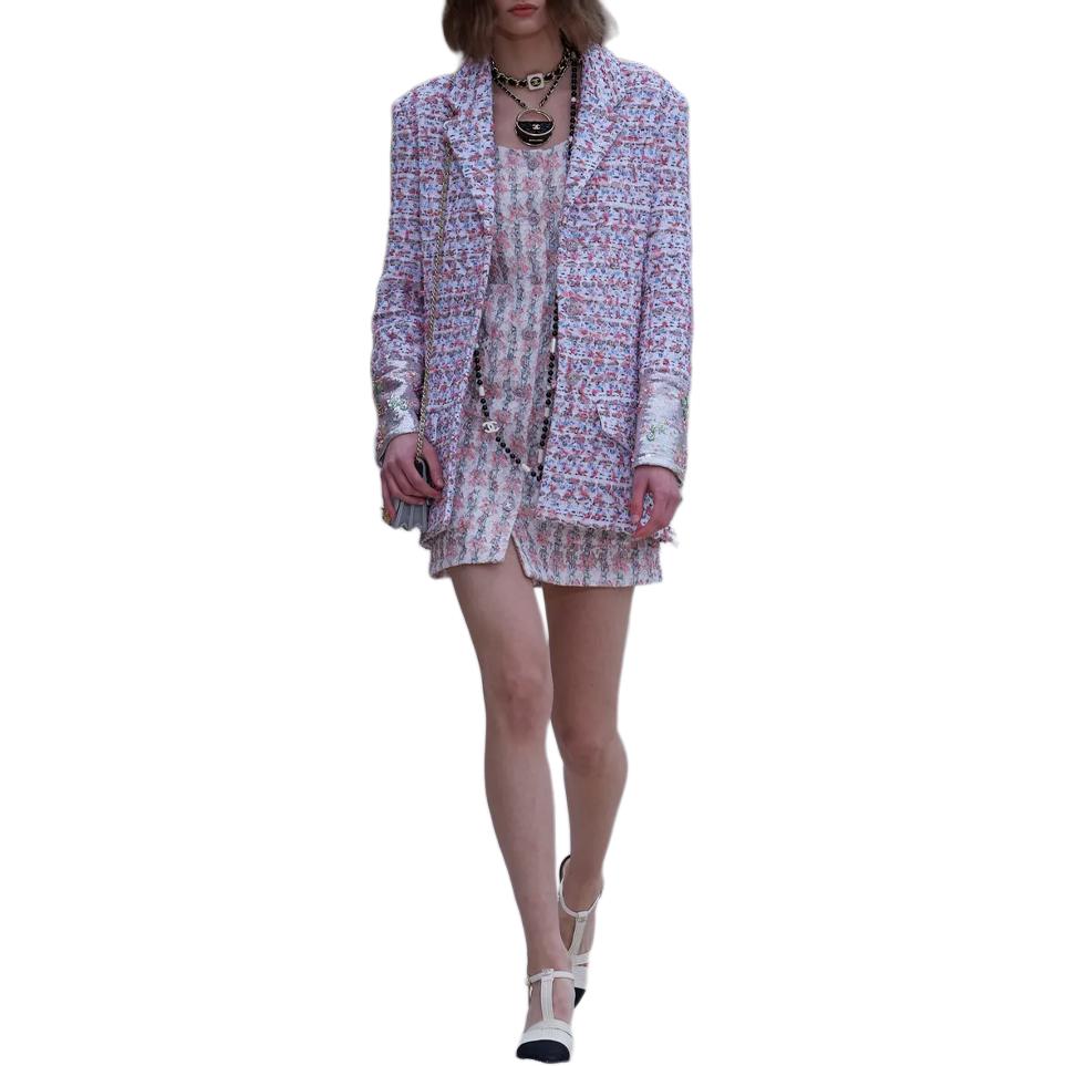 Lookbook (W) CHANEL 23C Jaket Wanita Pink Pastel dengan Kerah Tenun & Double Pocket P74009-V65611-NL417