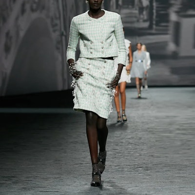 (W) 香奈兒 23C 春夏格紋長袖外套 淺藍 P74811-V66438-NN369 Lookbook (W) 香奈兒 23C 春夏格紋長袖外套 淺藍 P74811-V66438-NN369