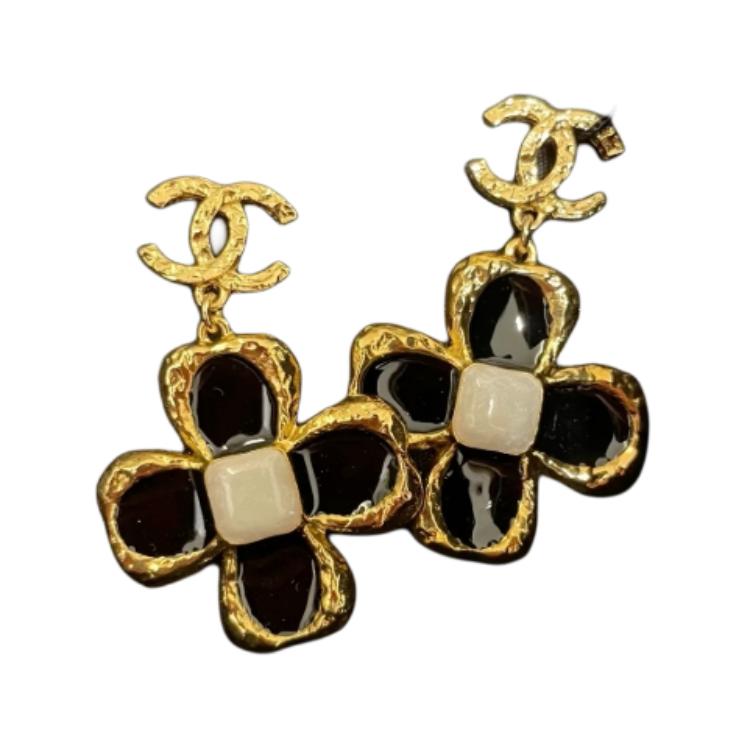 (Women) CHANEL 23K Gold Clover Double C Lava Flower Earrings for Women. ABC248B1472NS736