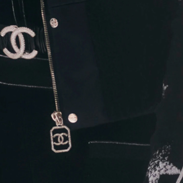 Details for (W) CHANEL 23N Chaleco Negro con Bolsillo y Cremallera P74348-V66903-94305