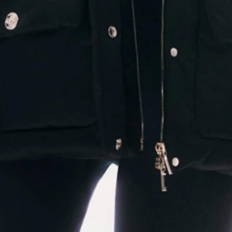 Sizing (W) CHANEL 23N Chaleco Negro con Bolsillo y Cremallera P74348-V66903-94305