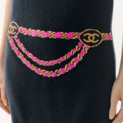 (Women) CHANEL 23N Navy Blue Sleeveless Knit Dress with Waist Detail. P74376-K10840-NR490 Sizing (Women) CHANEL 23N Navy Blue Sleeveless Knit Dress with Waist Detail. P74376-K10840-NR490