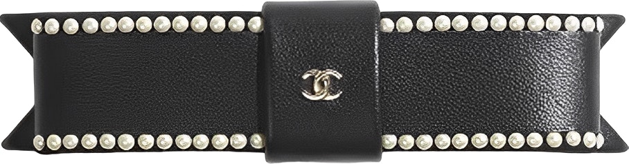women-chanel-23-s-black-bow-hair-clip-with-glass-pearl-and-lambskin-spring-summer-collection-aa-9134-b10972-94305