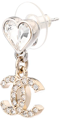 (Women) CHANEL 23S Heart Double C Metal Earrings Women Gold/Silver - Spring Summer款 ABA909-B10902-NO032 Lookbook (Women) CHANEL 23S Heart Double C Metal Earrings Women Gold/Silver - Spring Summer款 ABA909-B10902-NO032