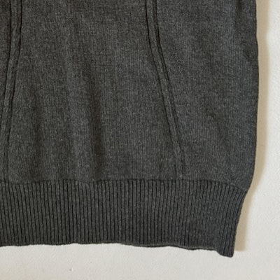 (Women) CHANEL 24A Gray Cashmere Sleeveless Zip-Up Top. P77533K11217NZA3436 Lookbook (Women) CHANEL 24A Gray Cashmere Sleeveless Zip-Up Top. P77533K11217NZA3436