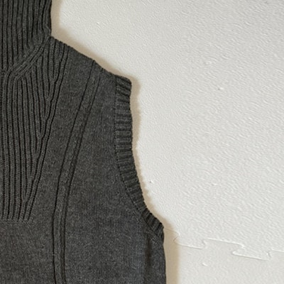 (Women) CHANEL 24A Gray Cashmere Sleeveless Zip-Up Top. P77533K11217NZA3436 Purchase (Women) CHANEL 24A Gray Cashmere Sleeveless Zip-Up Top. P77533K11217NZA3436